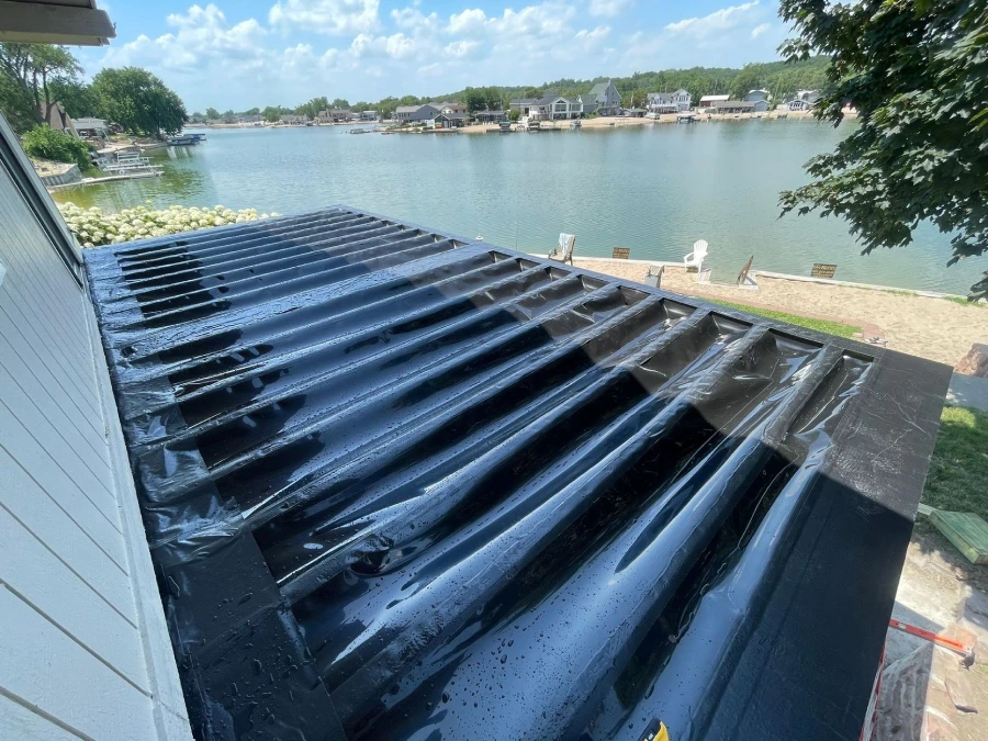 Under-deck drainage solution keeping the space below dry